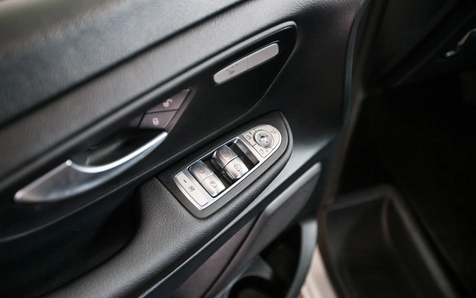 Mercedes-Benz Klasa V cena 219000 przebieg: 148000, rok produkcji 2019 z Wrocław małe 781